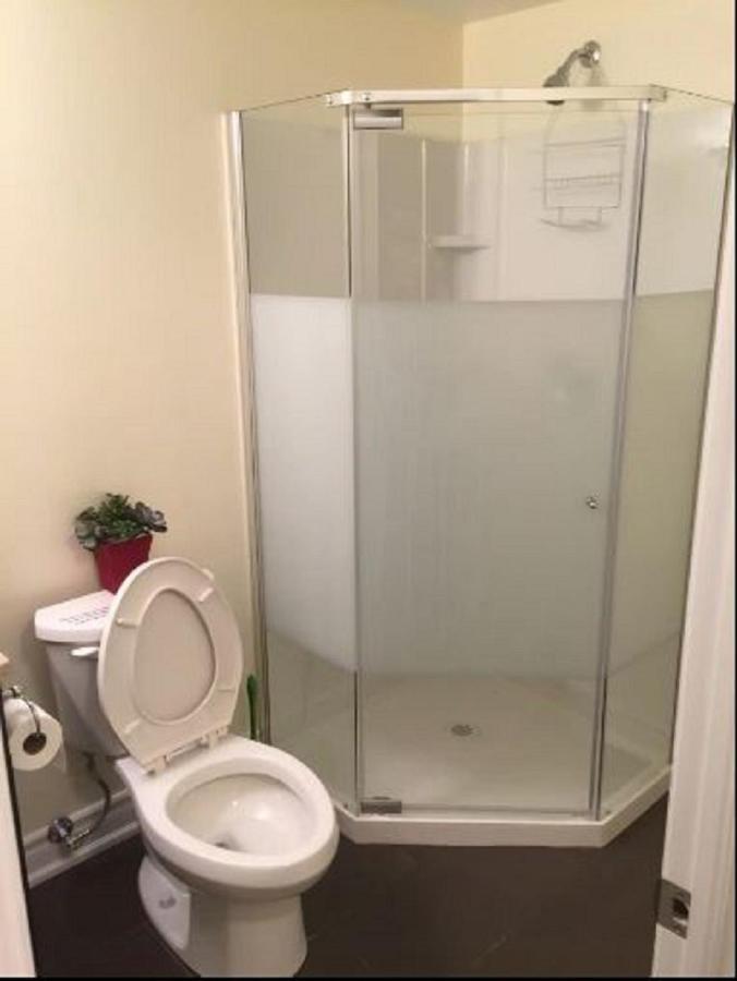 Cozy & Spacious Suite With Private Bathroom Near Toronto Airport ! Mississauga Exterior photo